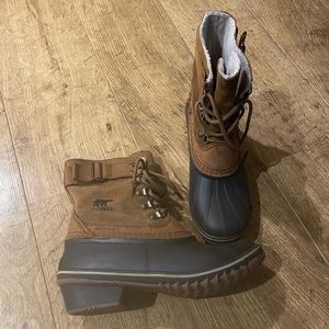 Sorel boots. Only worn a few times,in great condition.